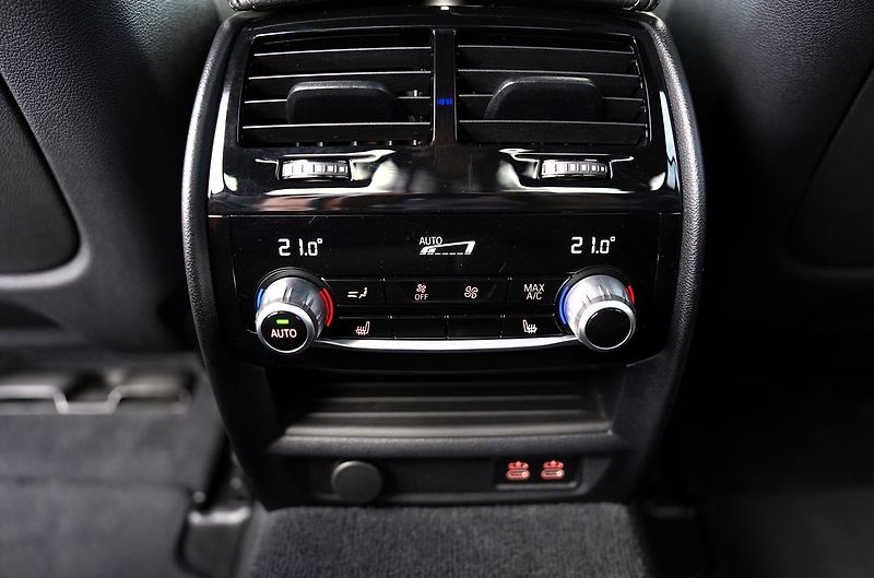BMW Řada 5 540i xDrive/Lasery,HUD/335PS - fotka 32 z 45