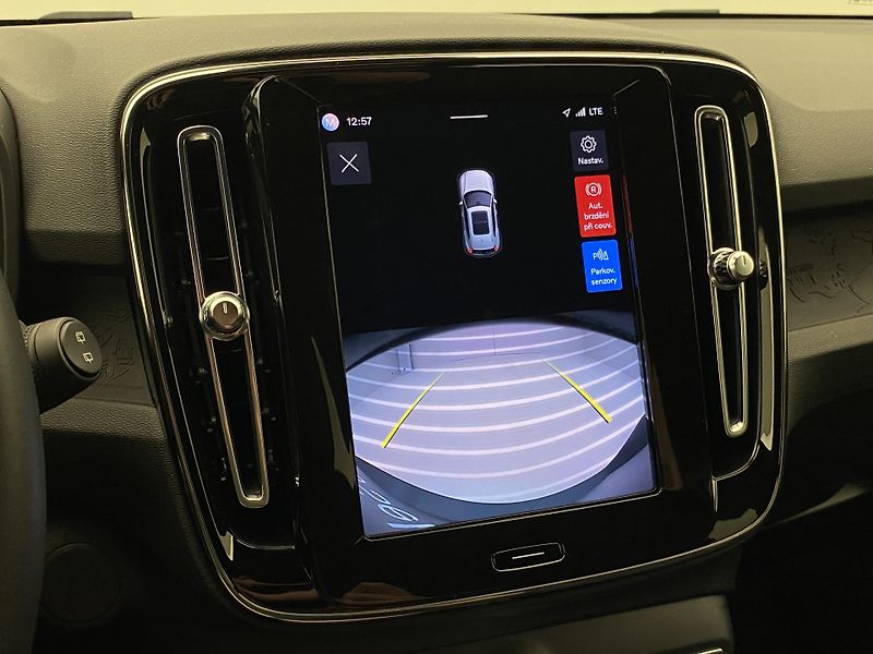 Volvo XC40 PURE ELECTRIC RECHARGE CORE  - fotka 48 z 49