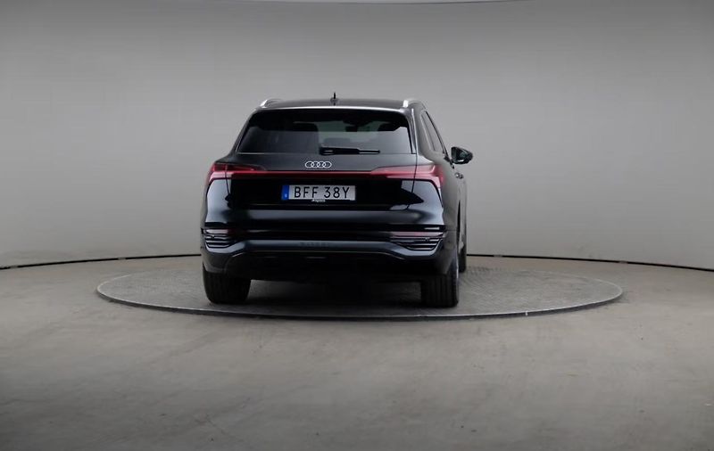 Audi Q8 e-tron 50 Q 360kam Pano Matrix BLIS - fotka 5 z 23