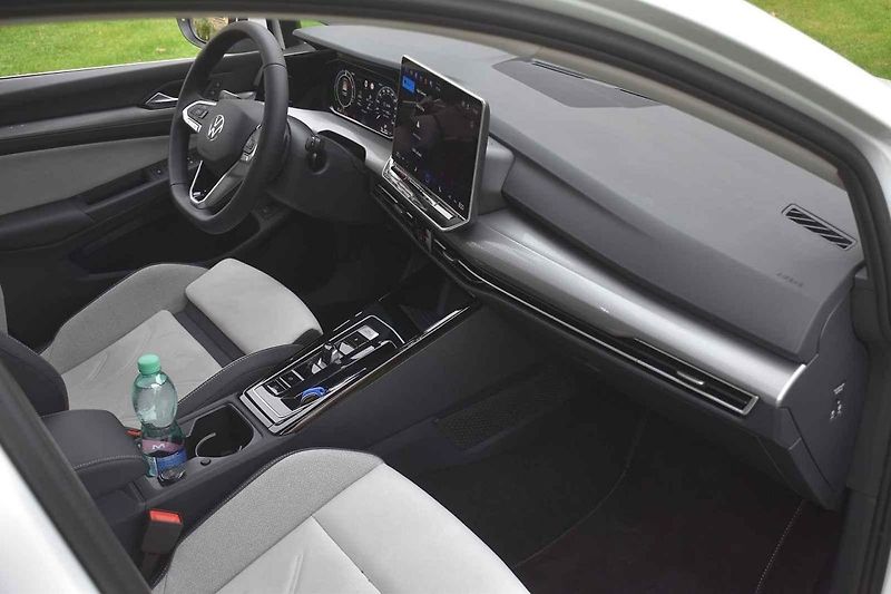 Volkswagen Golf eHybrid je ideální volbou pro ty, kteří po většinu roku jezdí často a na vzdálenosti do sta kilometrů