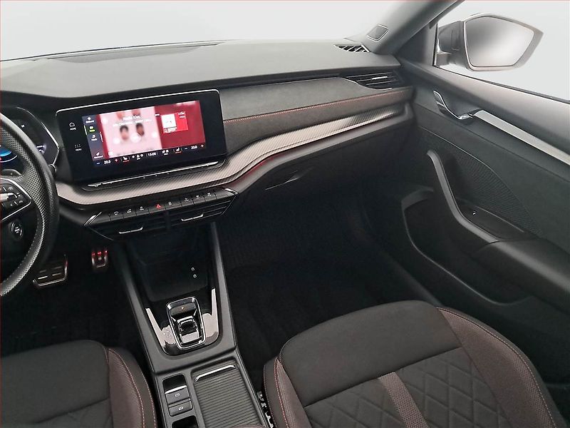Škoda Octavia (2024) RS 2.0 TSI - fotka 8 z 23