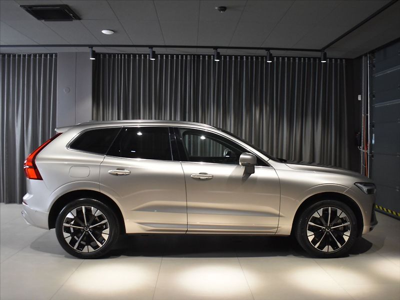 Volvo XC60 2,0 T8 AWD Ultra B&W,tažné - fotka 3 z 29