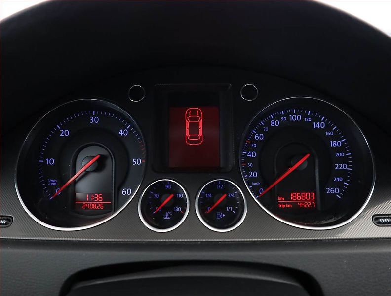 Volkswagen Passat (2007) 2.0 TDI, Xenony, Tempomat - fotka 8 z 17