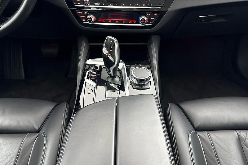 BMW Řada 5 540d xDrive - fotka 10 z 17