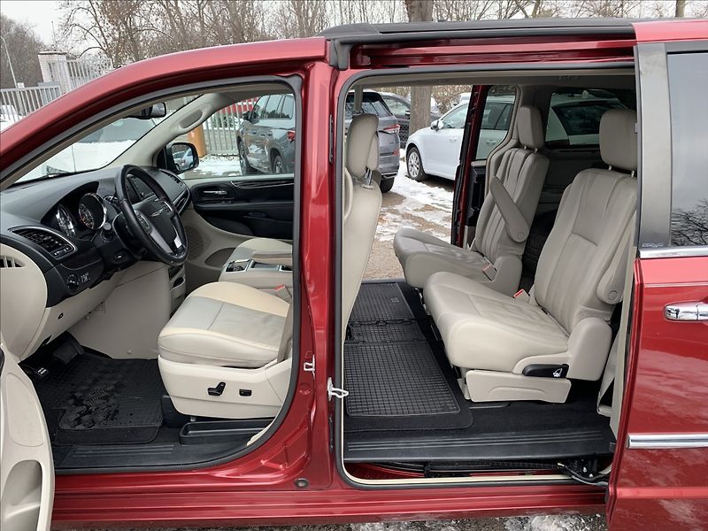 Chrysler Town & Country 3,6 i V6 7.MÍST - fotka 13 z 18