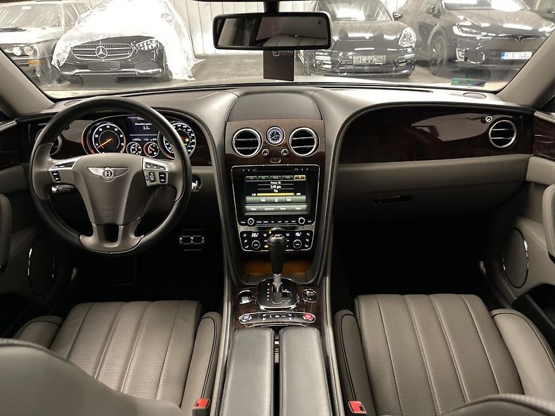 Bentley Flying Spur (2016) 6.0 625 PS  W12 - fotka 53 z 81