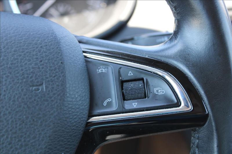 Škoda Octavia 1,6 TDi  DSG,STLYLE,SERVISKA - fotka 27 z 37