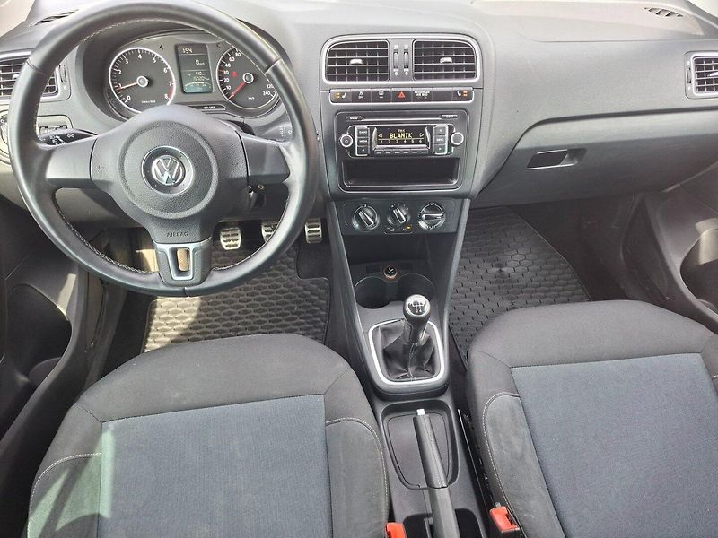 Volkswagen Polo (2012) 1.4i 63kW STYLE -VÝBAVA! - fotka 12 z 37