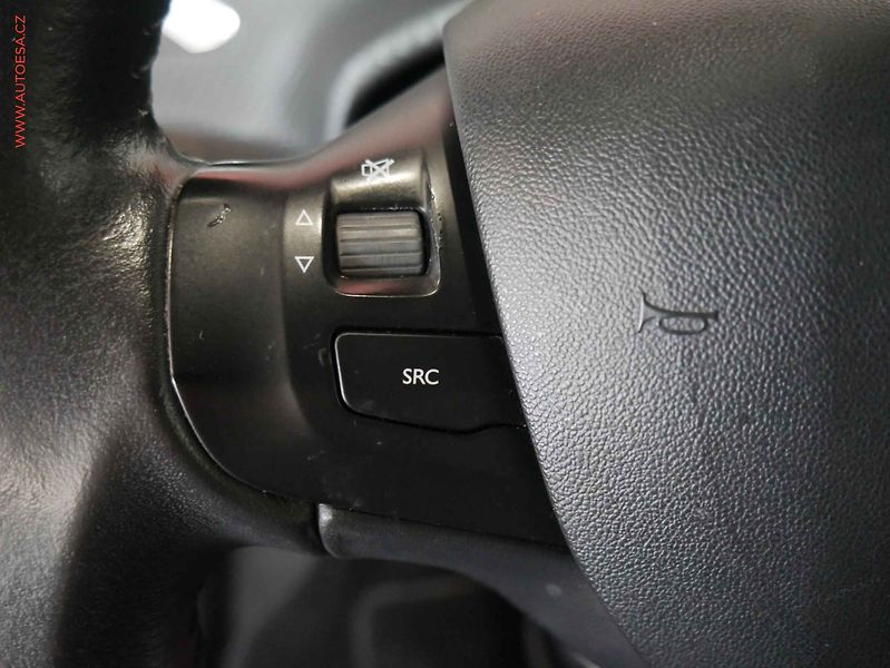 Peugeot 2008 (2018) 1.2 PT, ČR, Active - fotka 12 z 19