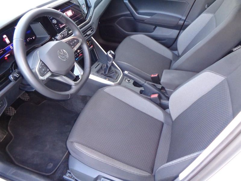 Volkswagen Polo 1.0 TSI LIFE - fotka 10 z 27