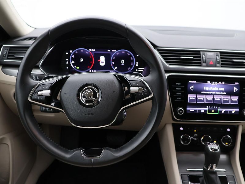 Škoda Superb 2,0 TDI 147kW Style 4x4 Kůže - fotka 20 z 35