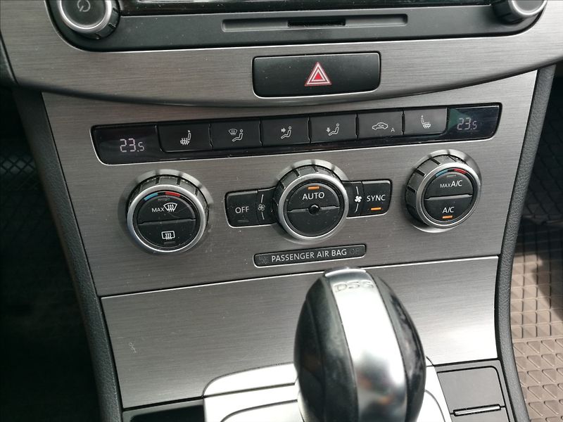 Volkswagen Passat 1,4 TSI CNG Ecofuel - fotka 9 z 20