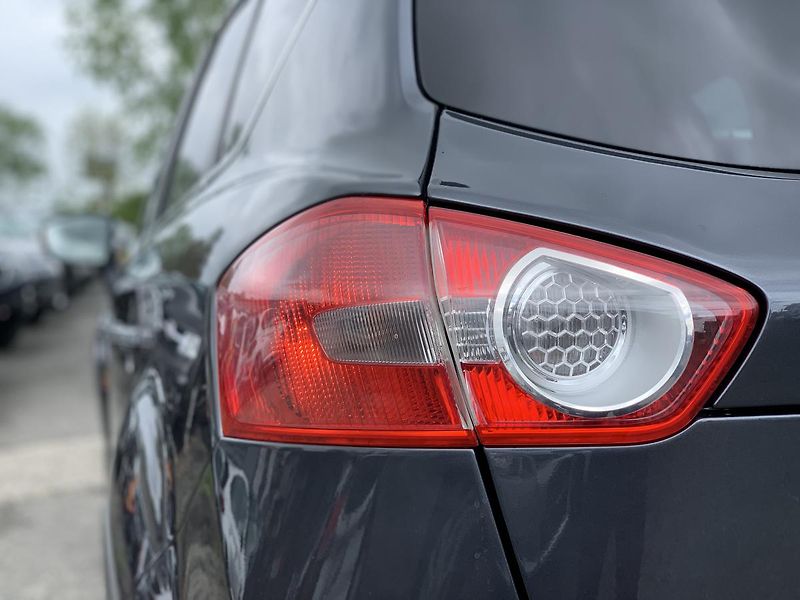 Ford Kuga 2.0TDCi KLIMATIZACE  ALU KOLA - fotka 36 z 38