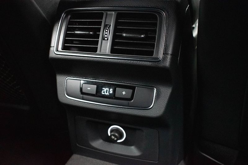 Audi Q5 40 TDI S-LINE* REZERVACE - fotka 31 z 38