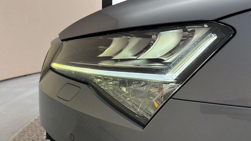 Škoda Superb 2.0 TDI DSG Style Combi - fotka 18 z 28