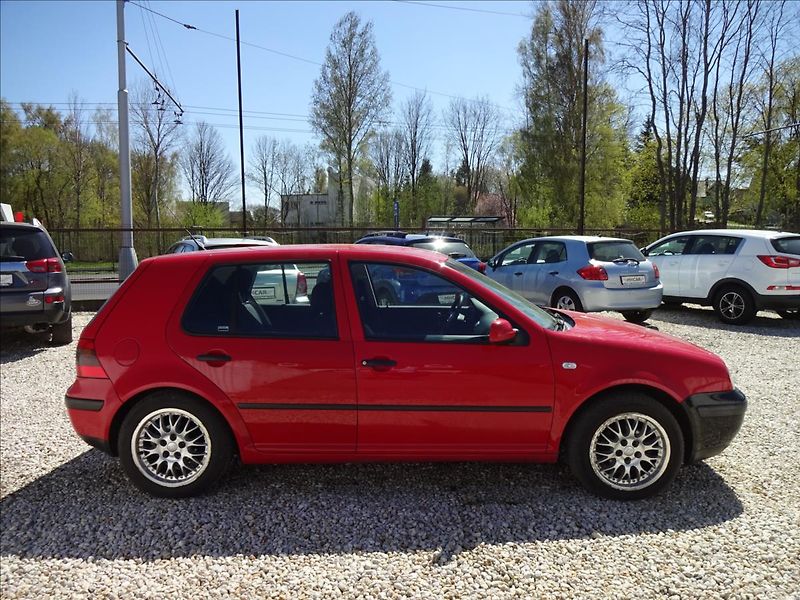 Volkswagen Golf IV 1,6i 77kW - fotka 8 z 44