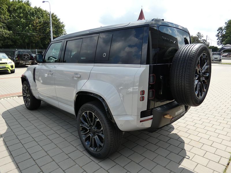 Land Rover Defender 110 4,4 OCTA P635 - fotka 7 z 48