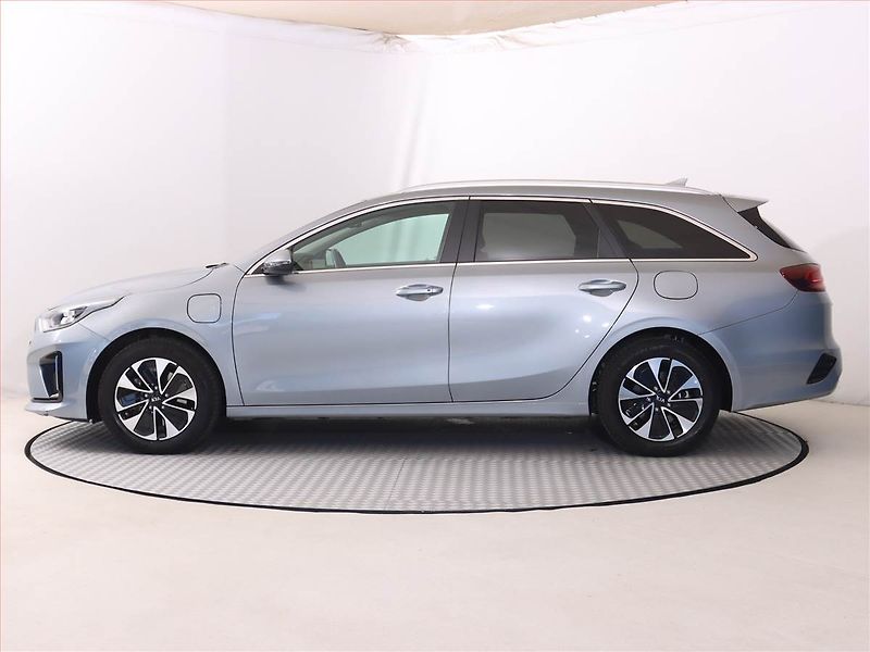 Kia Ceed (2021) Gold 1.6 GDI plug-in, Automat - fotka 3 z 27