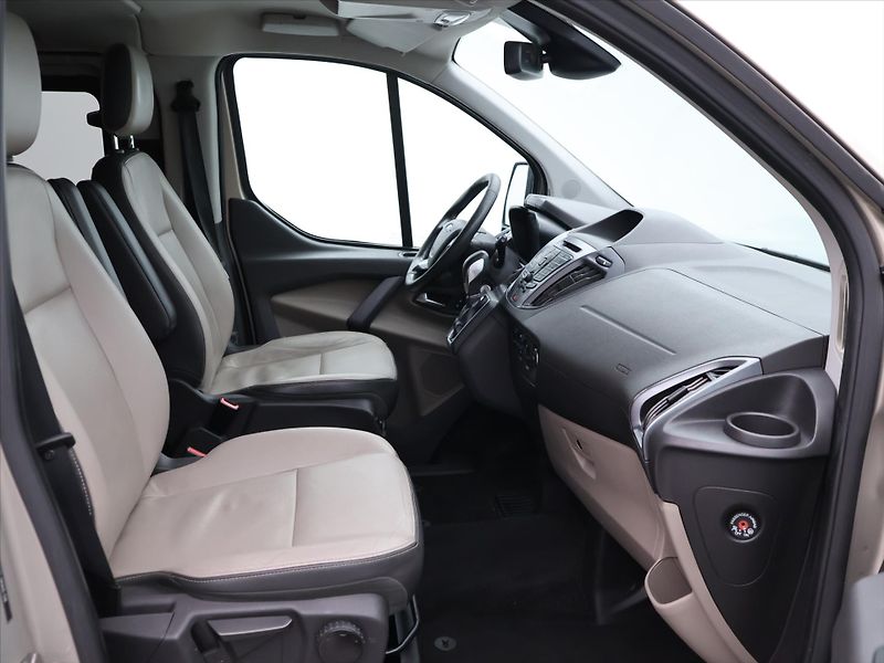 Ford Tourneo Custom 2,0 TDCI 125kW Titanium CZ DPH - fotka 11 z 32