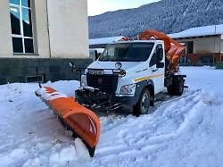 Tohle je auto, co jezdí do střediska vždy jako první. Auto vlekařů také dost často zasahuje ve chvíli, kdy někdo zablokuje jednou příjezdovou cestu, což se stává poměrně často.