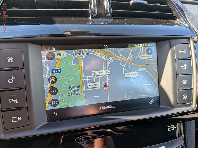 Jaguar F-Pace (2016) 2.0D 4x4, ČR, AT, navi, bixen - fotka 14 z 17