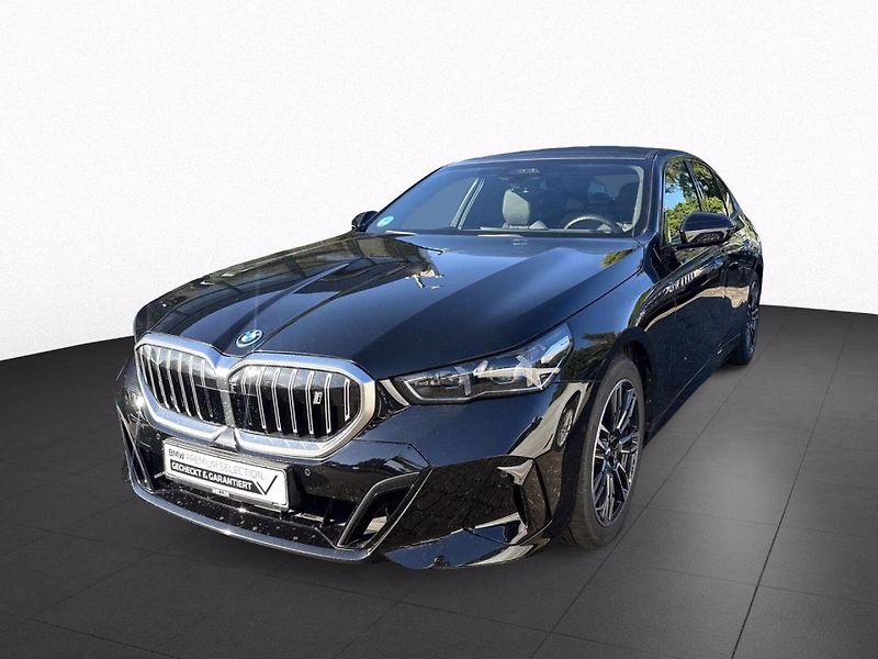 BMW i5 xDrive40 M-Sport B&W Pano HuD - fotka 1 z 14