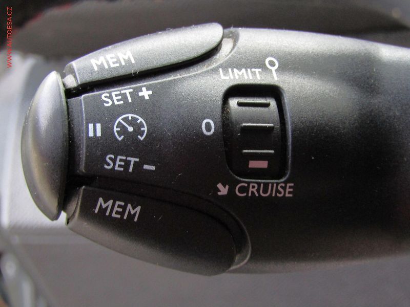 Peugeot 3008 (2017) 2.0 HDi, ČR, GT Line, navi - fotka 13 z 22
