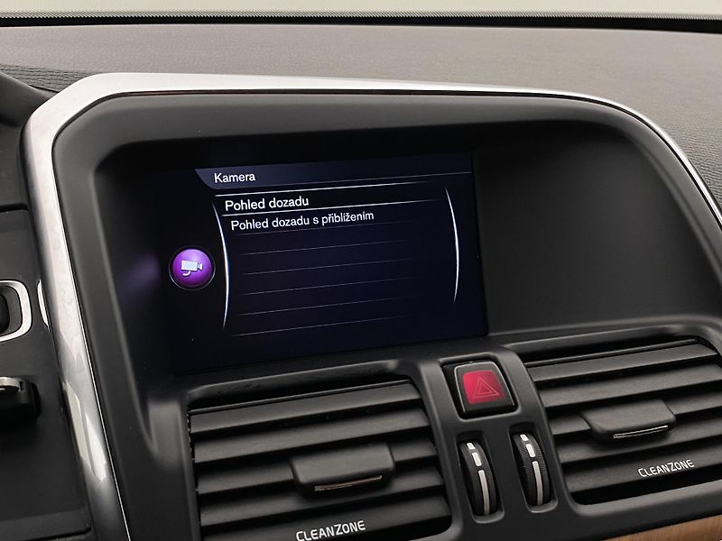 Volvo XC60 D4 AWD MOMENTUM REZERVACE - fotka 40 z 43