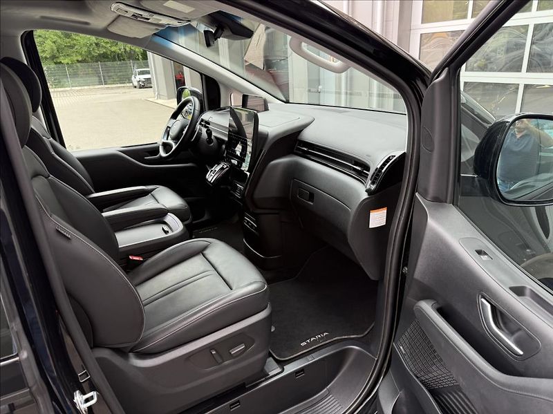 Hyundai Staria 1,6 T HEV 7M  Luxury Panorama - fotka 11 z 26