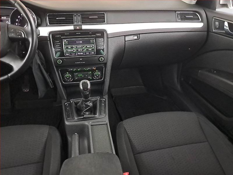 Škoda Superb (2010) 2.0 TDI, 4X4, Xenony - fotka 8 z 16