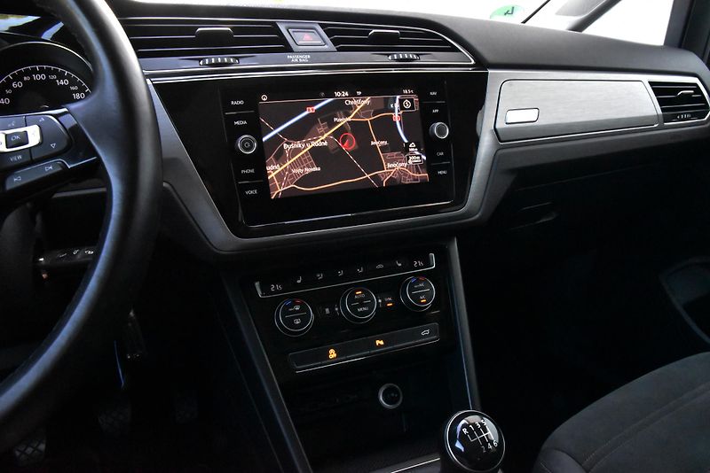 Volkswagen Touran 2.0 TDi COMFORTLINE,NAVI,MASÁŽ - fotka 14 z 51