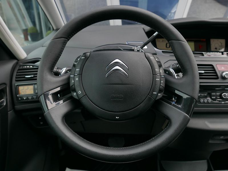 Citroën C4 Picasso 1,6 e-HDi Navi REZERVACE - fotka 30 z 43