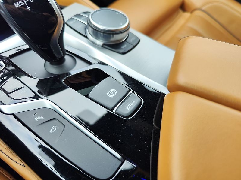 BMW Řada 5 540d/235kW xDrive Luxury AT - fotka 31 z 40
