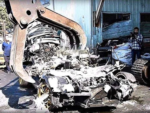 Lamborghini Murciélago skončilo jako vrak.