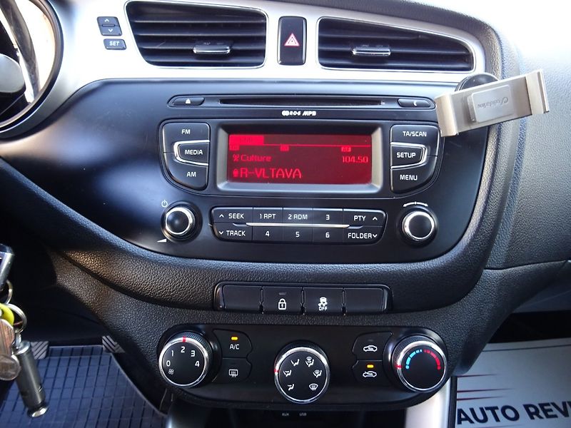Kia Ceed (2013) 1.6CRDi,94kW,NovéČR,klima - fotka 13 z 21
