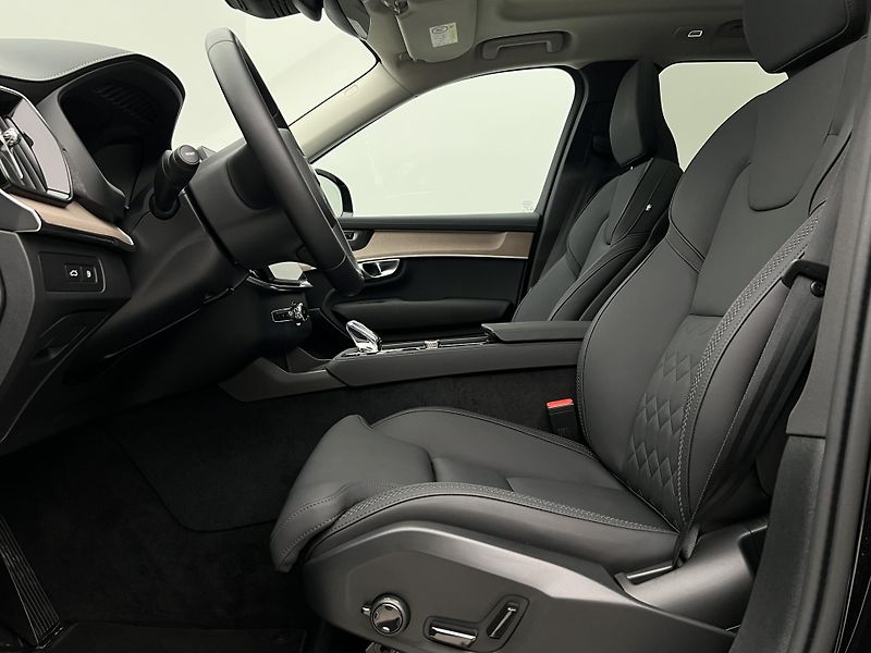 Volvo XC90 T8 AWD RECHARGE PLUS DARK AUT - fotka 3 z 48