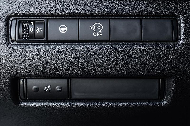 Nissan Qashqai 1,3 DIG-T X-TRONIC N-CONNECTA - fotka 9 z 18