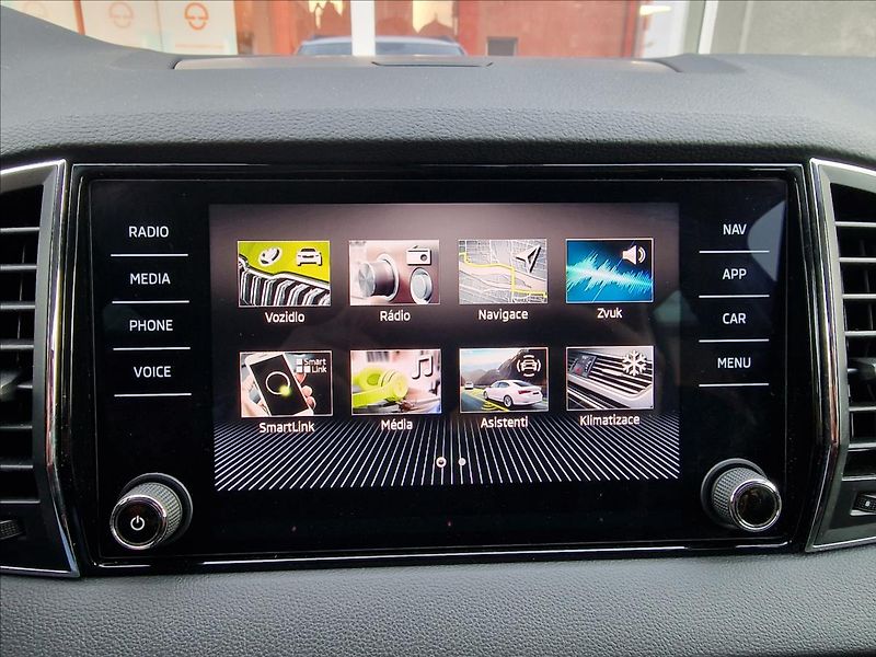 Škoda Karoq 2.0TDI DSG Style,ČR,1.Majitel - fotka 25 z 50