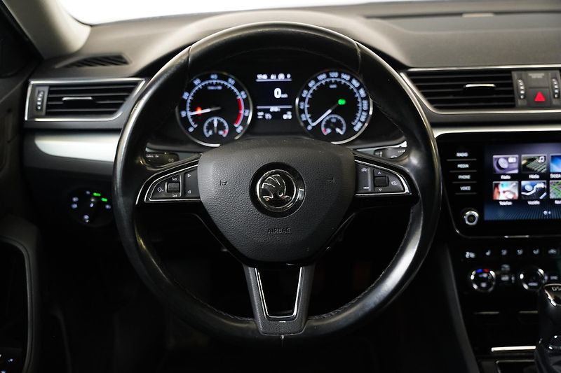 Škoda Superb - fotka 18 z 26