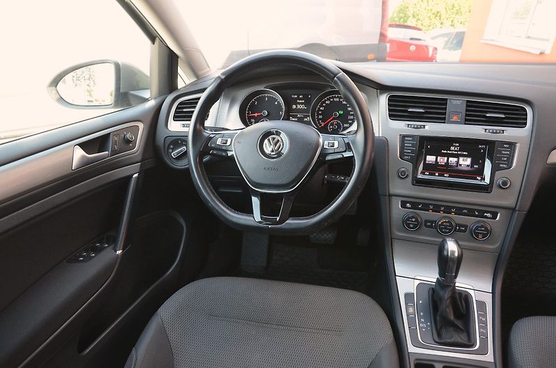Volkswagen Golf (2014) 2.0 TDi 110kW DSG Comfortline - fotka 18 z 43
