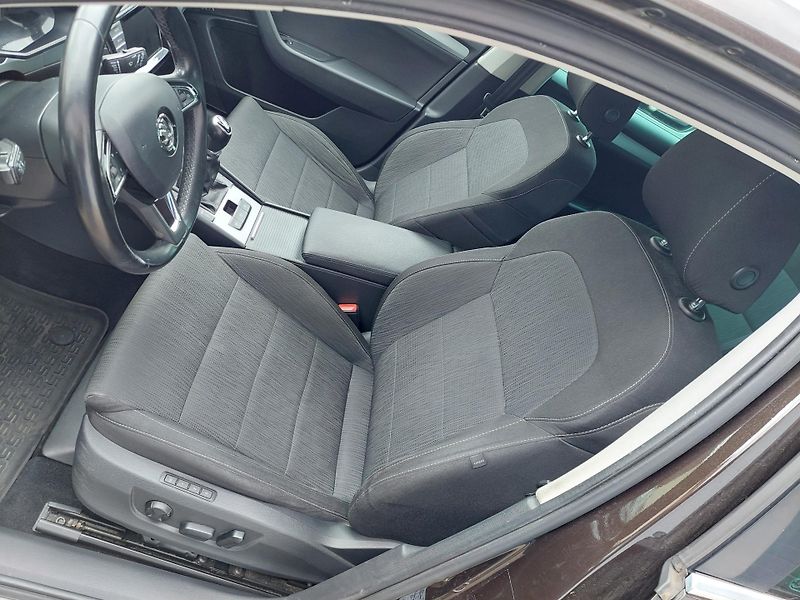 Škoda Superb (2016) III. 2.0TDi Style - fotka 21 z 37