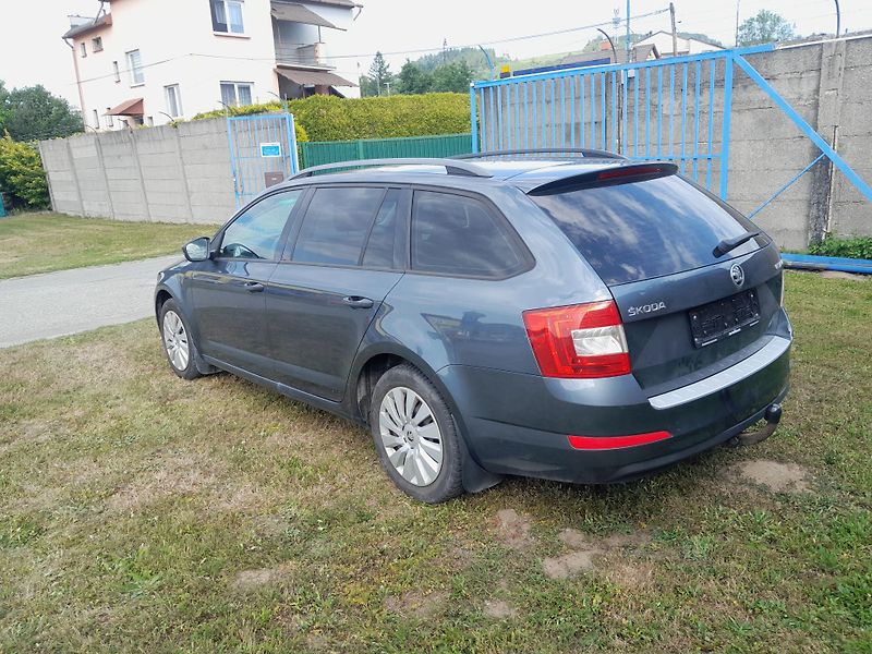 Škoda Octavia (2016) 1,2 TSI Serviska 2x klíč - fotka 7 z 17