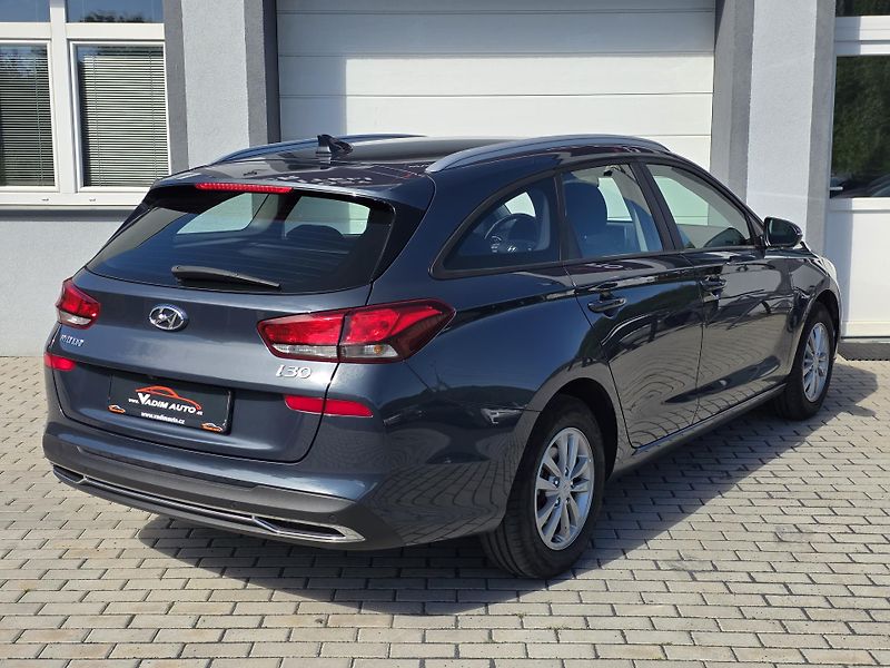 Hyundai i30 (2022) 1.5i COMFORT TAŽNÉ KAMERA - fotka 3 z 21