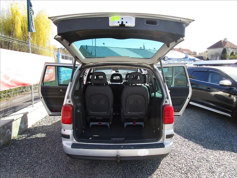 Volkswagen Sharan 1.9TDi aut. klima, 7 míst - fotka 35 z 43