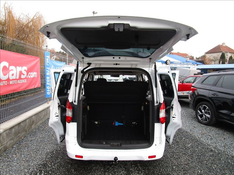 Ford Tourneo Courier 1.5TDCi Titanium, 2. maj. - fotka 32 z 40