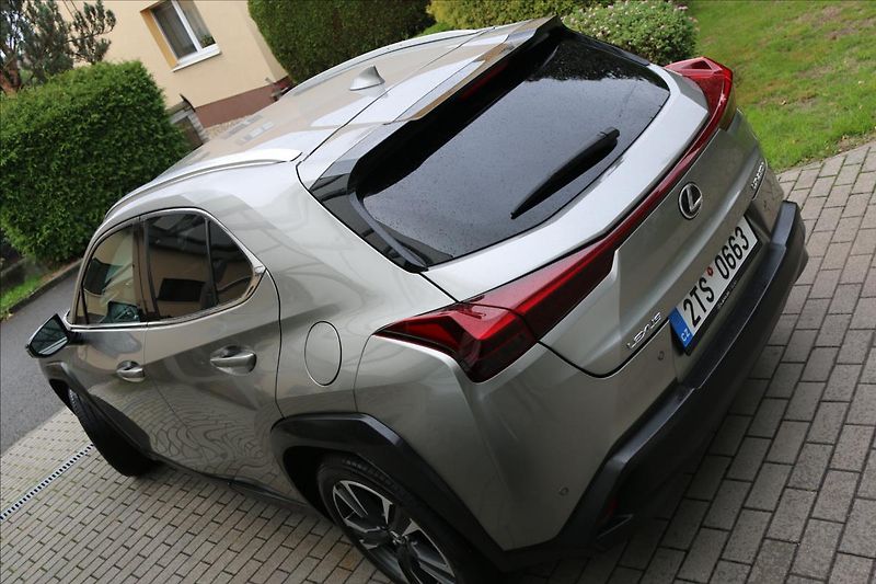 Lexus UX 250h 2,0 HEV, DSG, 1.Maj.  UX - fotka 9 z 64