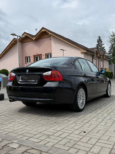 BMW Řada 3 (2008) BMW E90 320d - fotka 1 z 11
