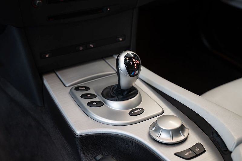 BMW M5 V10/SMG/CarPlay/Kamera - fotka 19 z 28