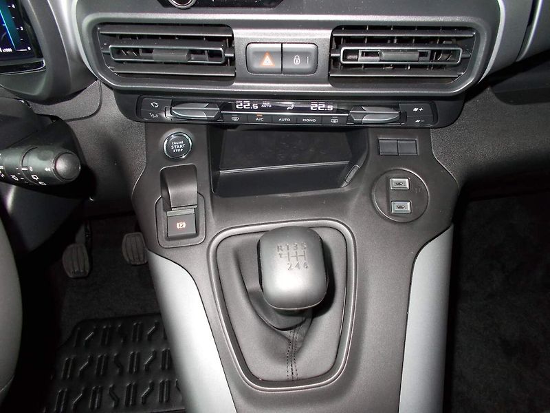 Opel Combo (2026) Elegance Plus L2H1 1.5 CDTI (9 - fotka 21 z 35