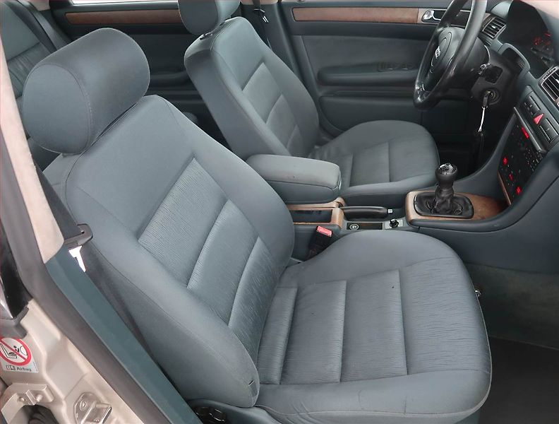 Audi A6 (1998) Basis 2.5 TDI , po STK, Tažné - fotka 9 z 17